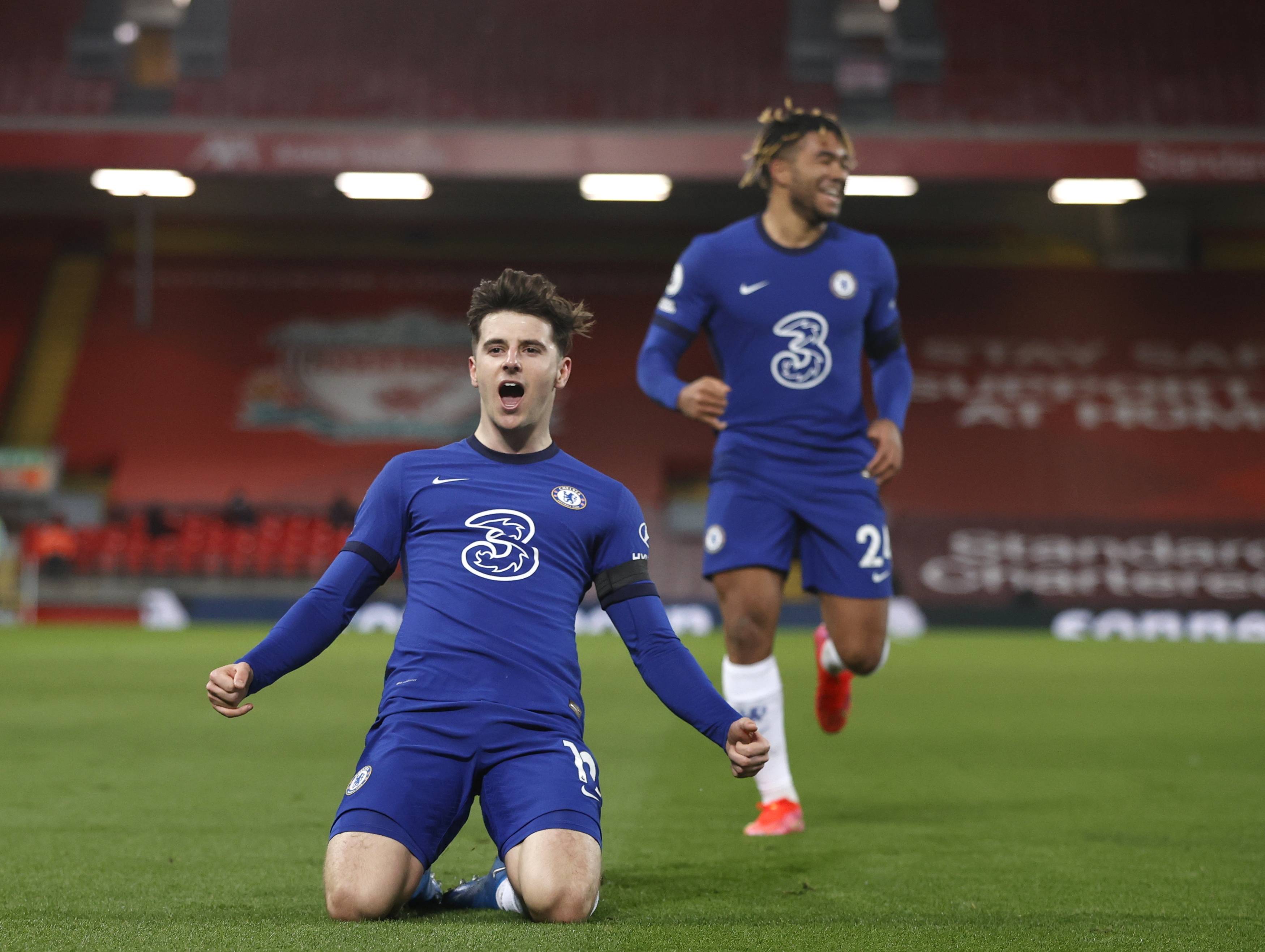 是在雨滴轻 是在雨滴轻