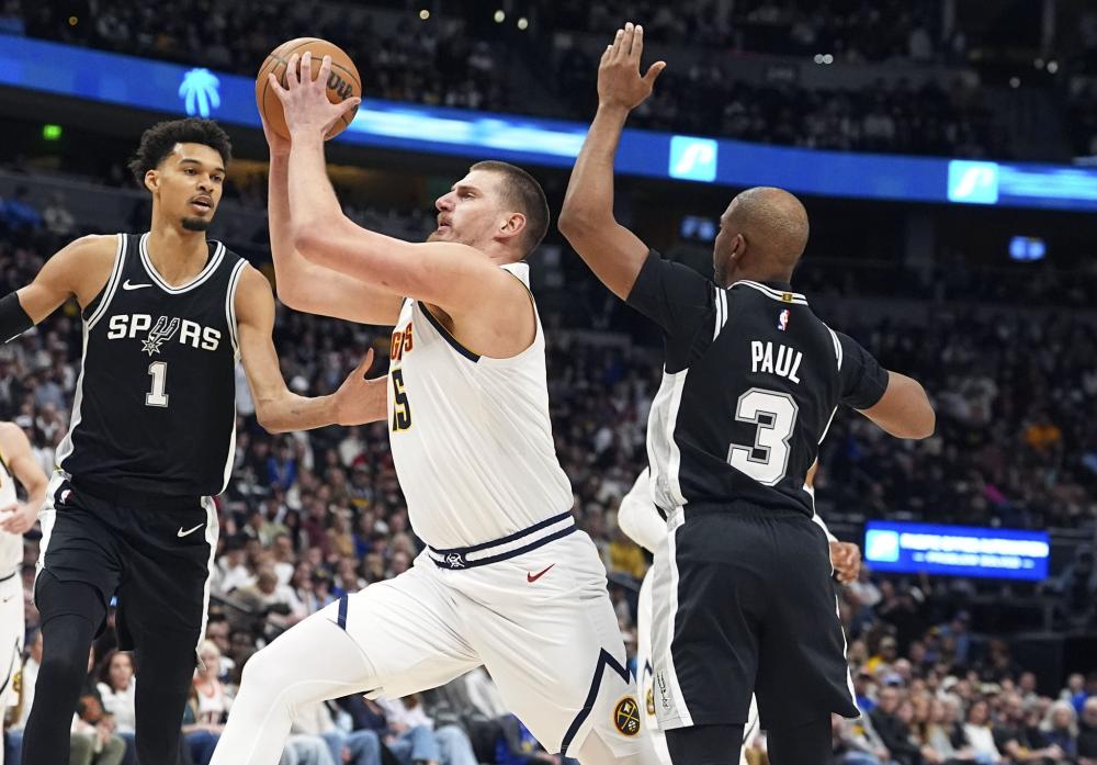 她将自己塑 她将自己塑