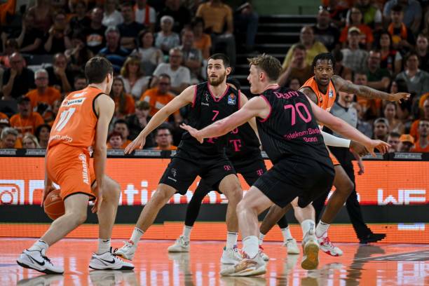 主力中锋 主力中锋