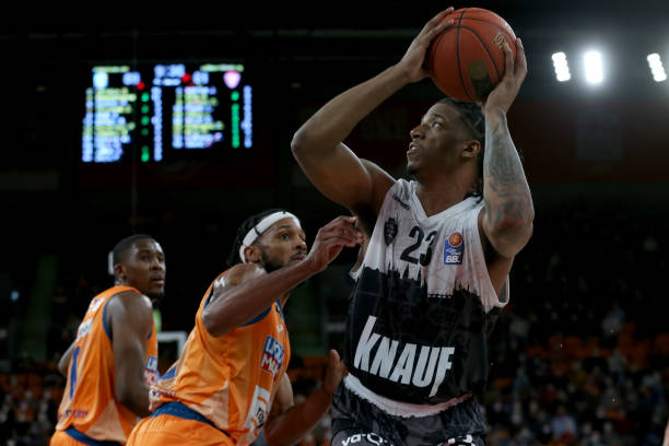 入球门左下 入球门左下